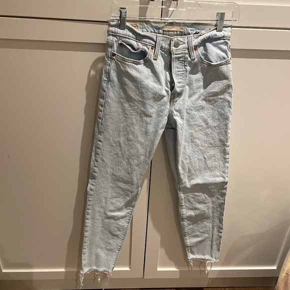 Levi’s Wedgie Light Wash - Picture 1 of 2
